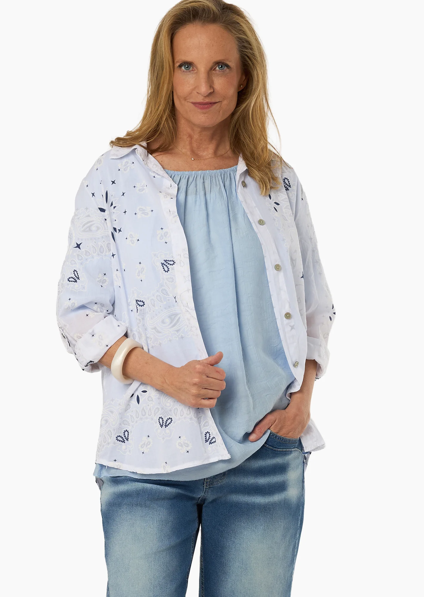 Bluse im Alloverprint, weiß