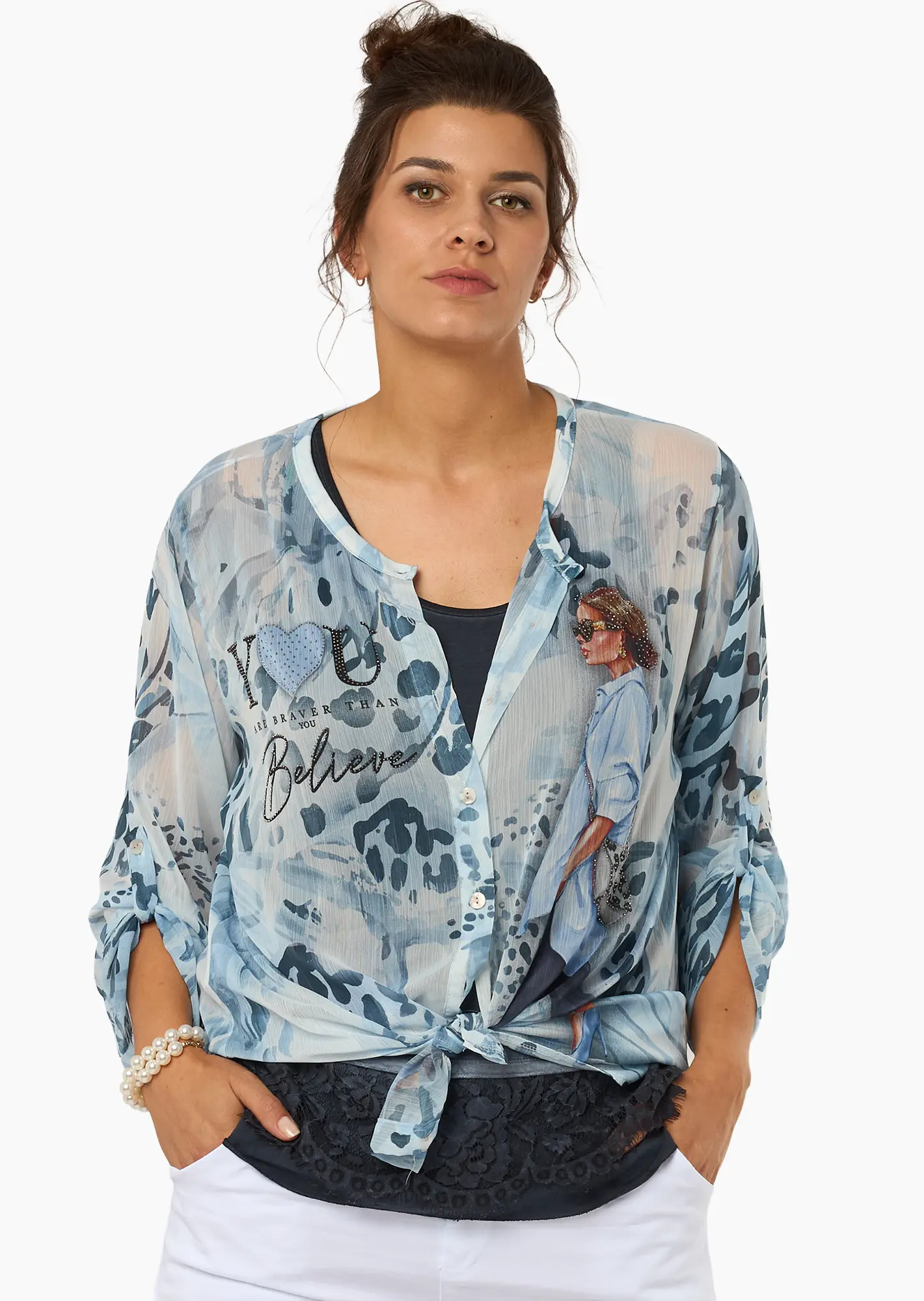 transparente Chiffonbluse mit Print und Ziersteinen, eiskristall