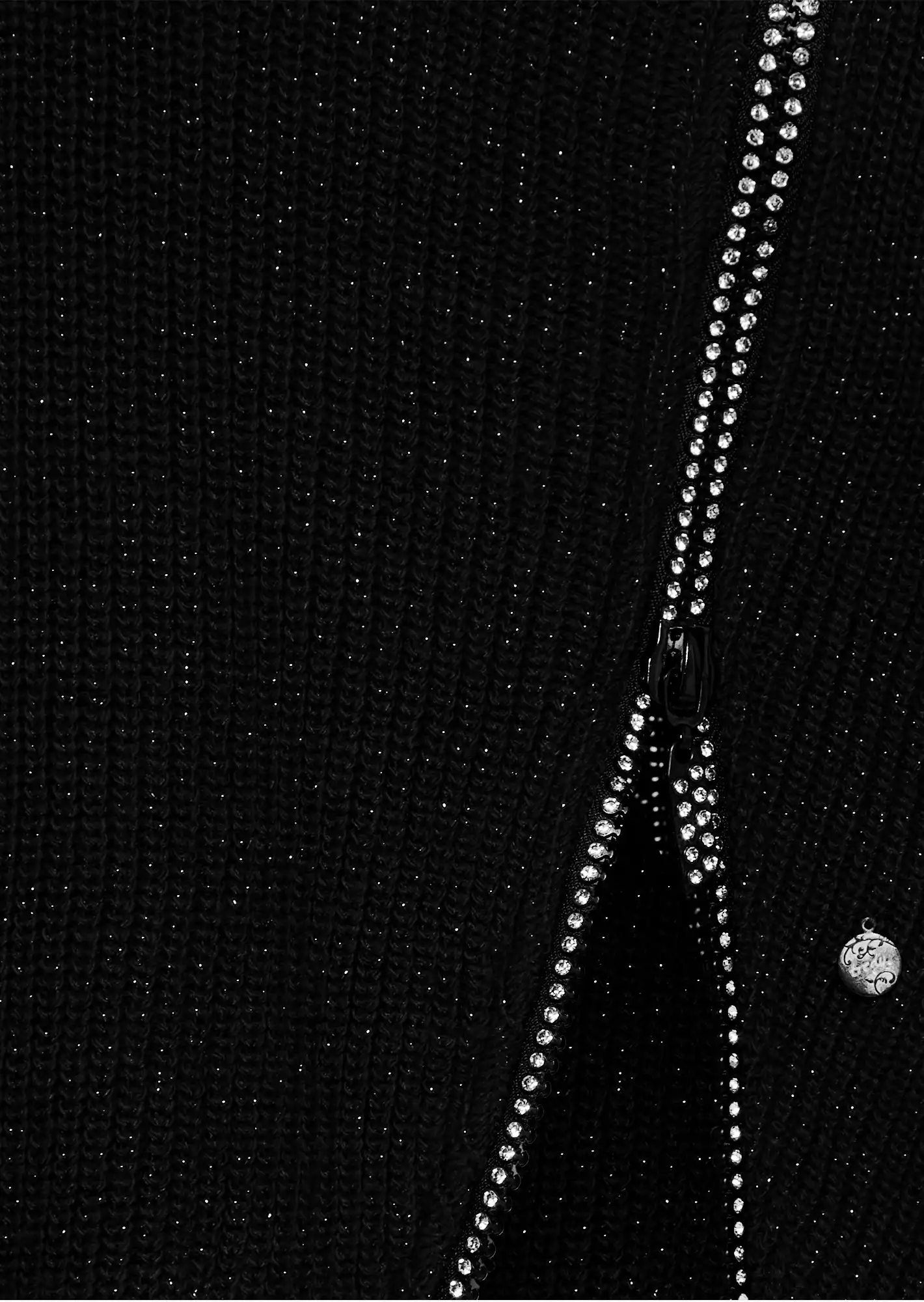 Strickpullover mit Ziersteinen, schwarz