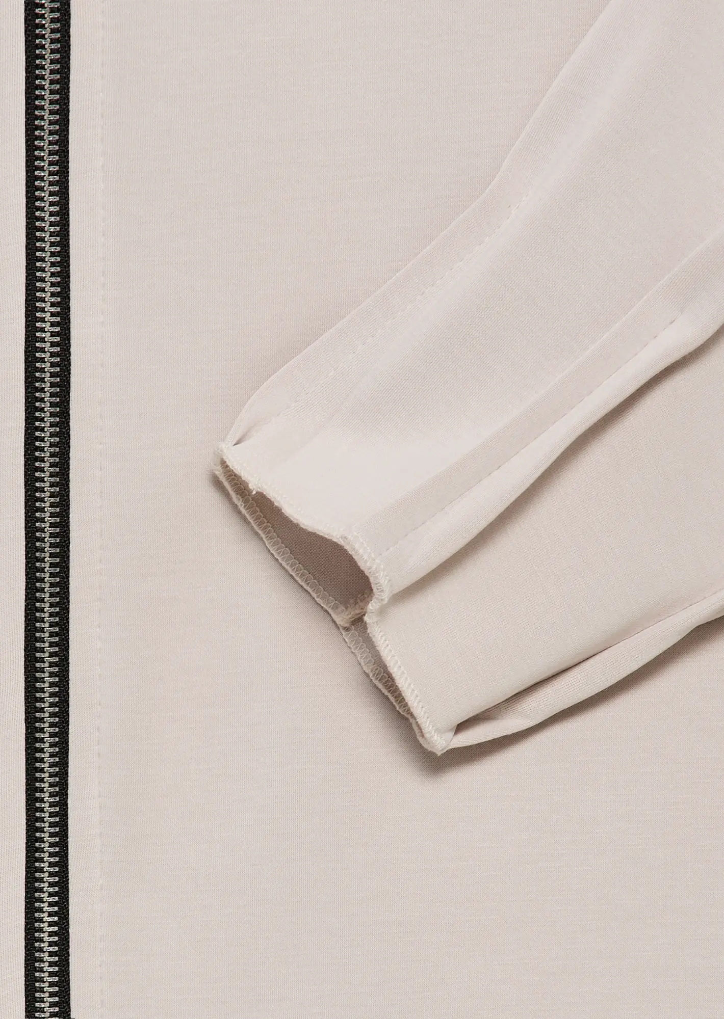 Sweatjacke mit Ziernähten, crema