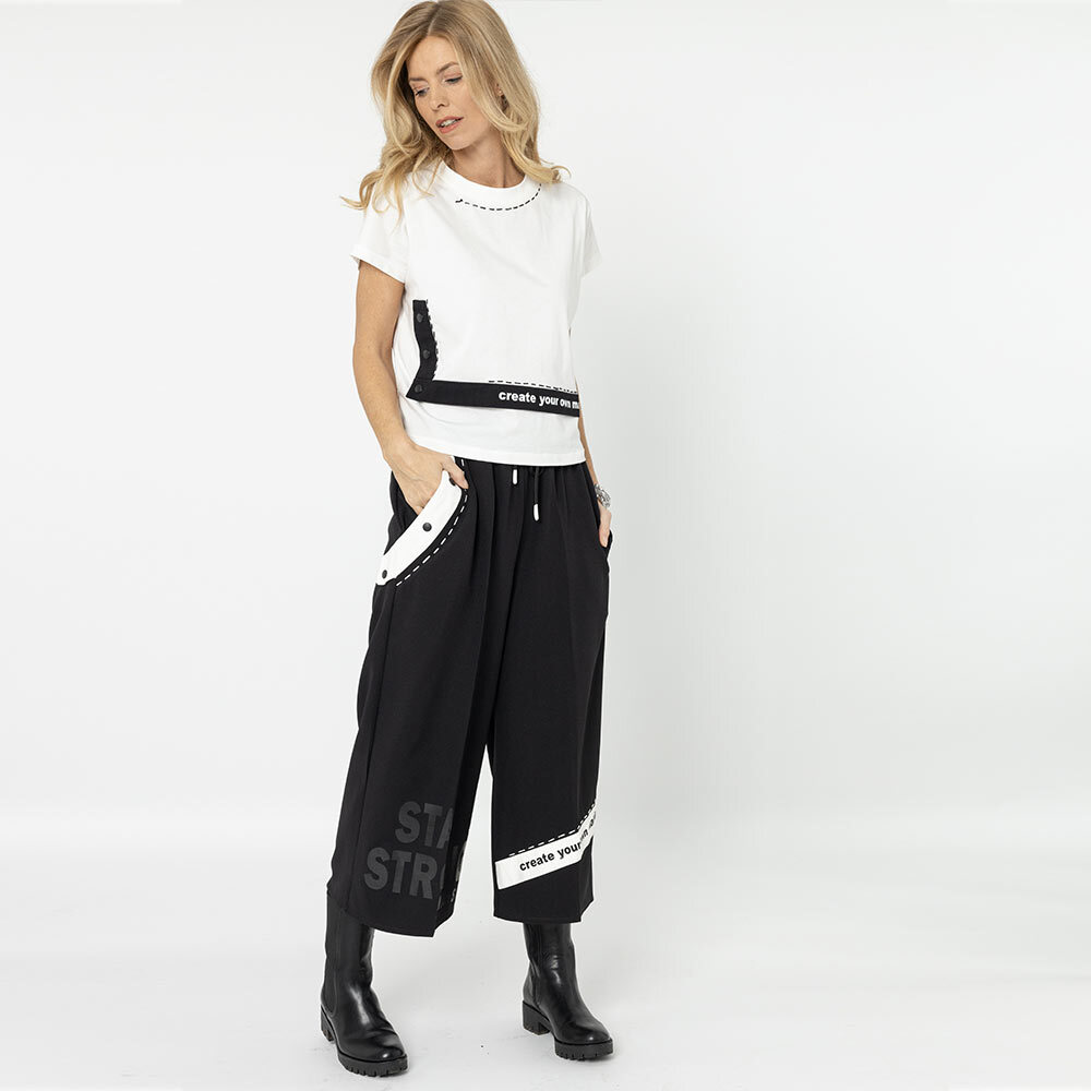 Cropped-Shirt 'Stay Strong', offwhite 5